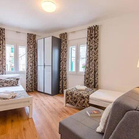 Vijoleta In Centre * Split